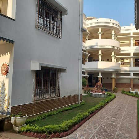 Hotel Kolam Shanti Niketan Exterior photo
