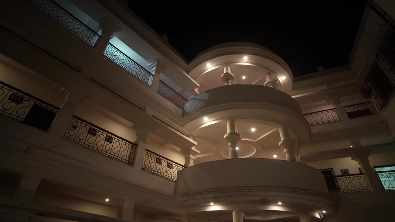 Hotel Kolam Shanti Niketan Exterior photo