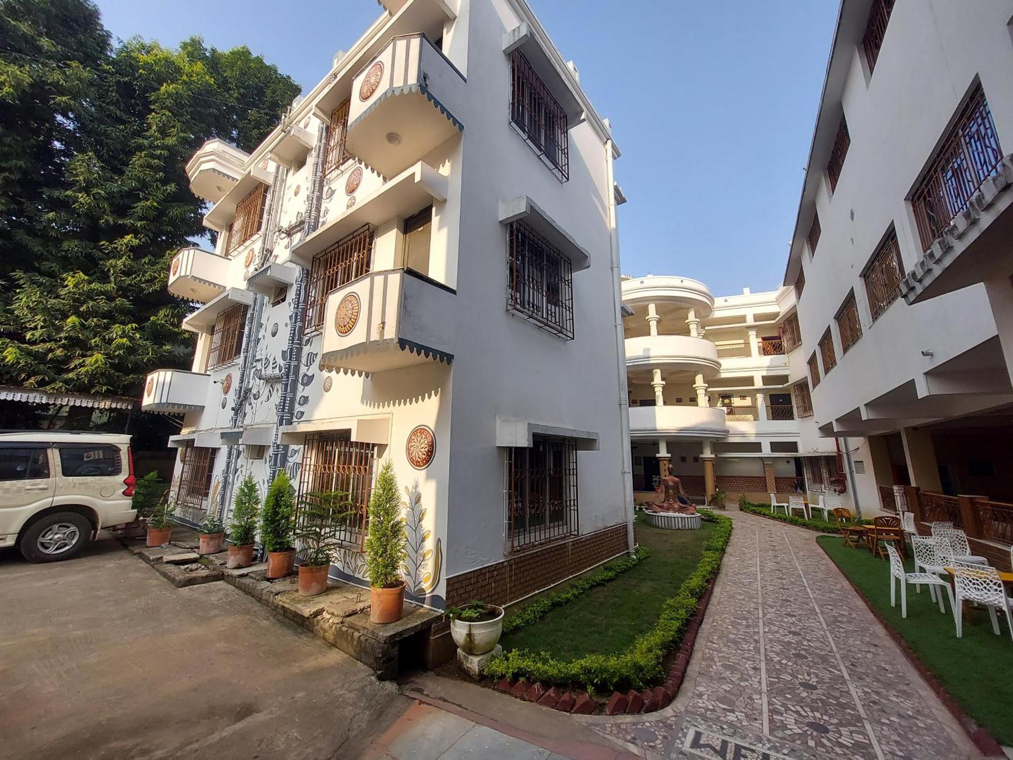 Hotel Kolam Shanti Niketan Exterior photo